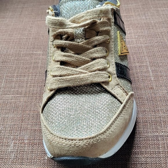 Guess sneakers - Picture 2 of 4